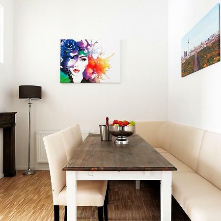 ברלין Sc 02 By Rockchair Apartments L Superhost Status L 4 Bedrooms Boxspringbeds 2 Bathrooms Balcony Elevator - Cozy Family & Business Flair Welcomes You! מראה חיצוני תמונה